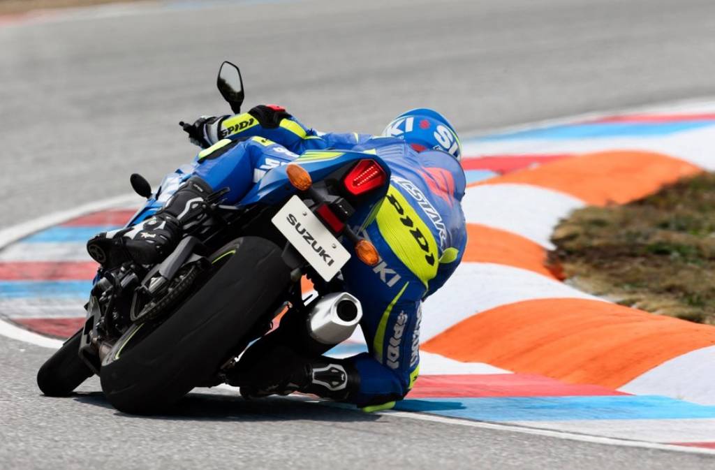 2017 Suzuki GSX-R1000 Knee Down