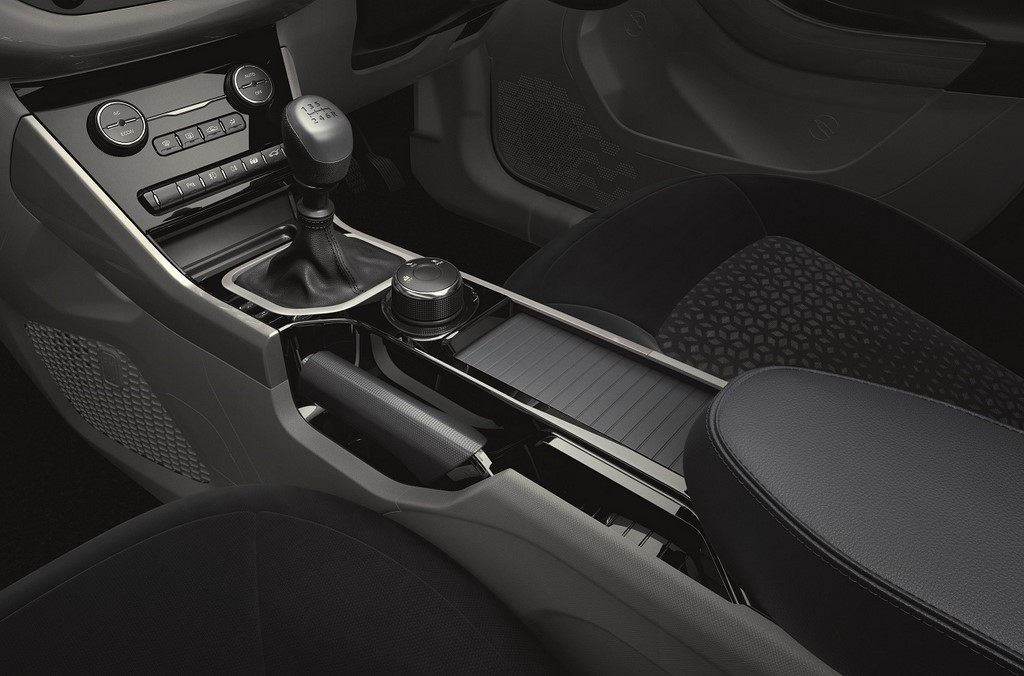 2017 Tata Nexon Centre Console
