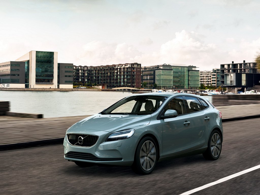 2017 Volvo V40 3 Quarters