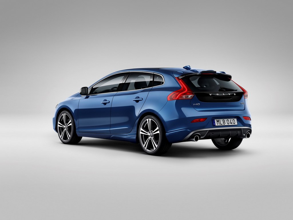2017 Volvo V40 Cross Country Rear 3 Quarters