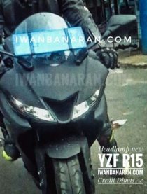 2017 Yamaha R15 Headlights