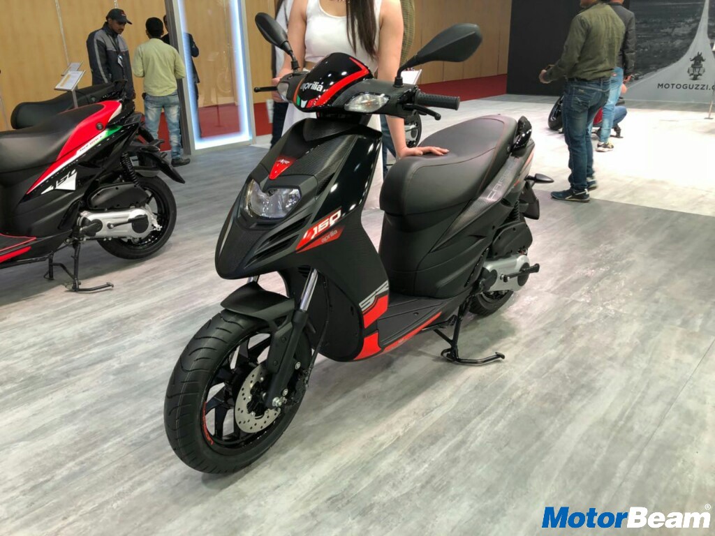 2018 Aprilia SR 150 Carbon SE 1