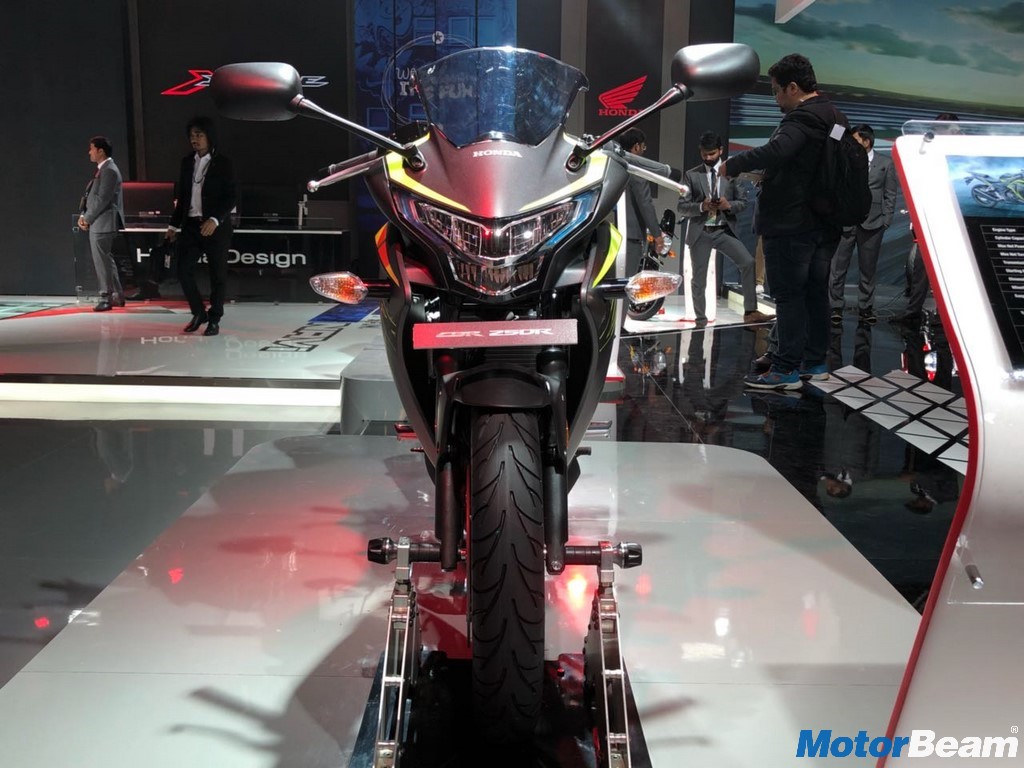 18 Honda Cbr250r Showcased At Auto Expo Motorbeam