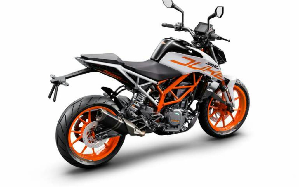 2018 KTM Duke 390 Rear Quarter
