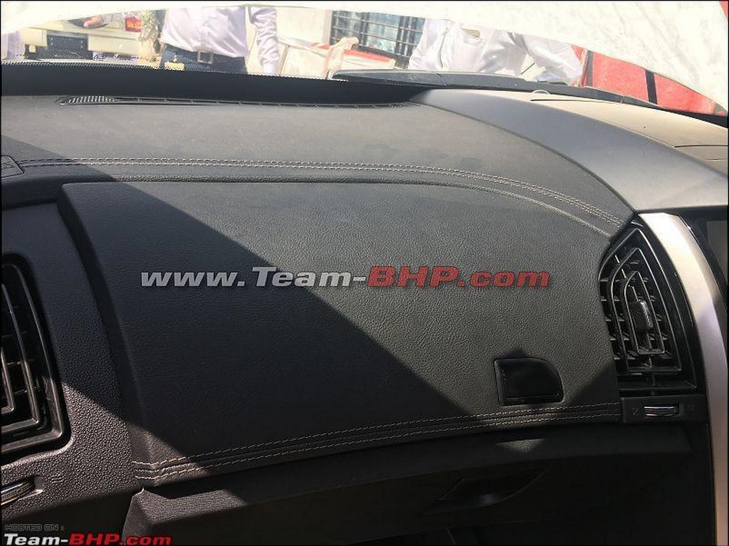 2018 Mahindra XUV500 Dashboard