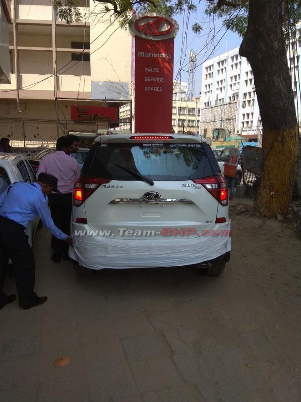 2018 Mahindra XUV500 Rear