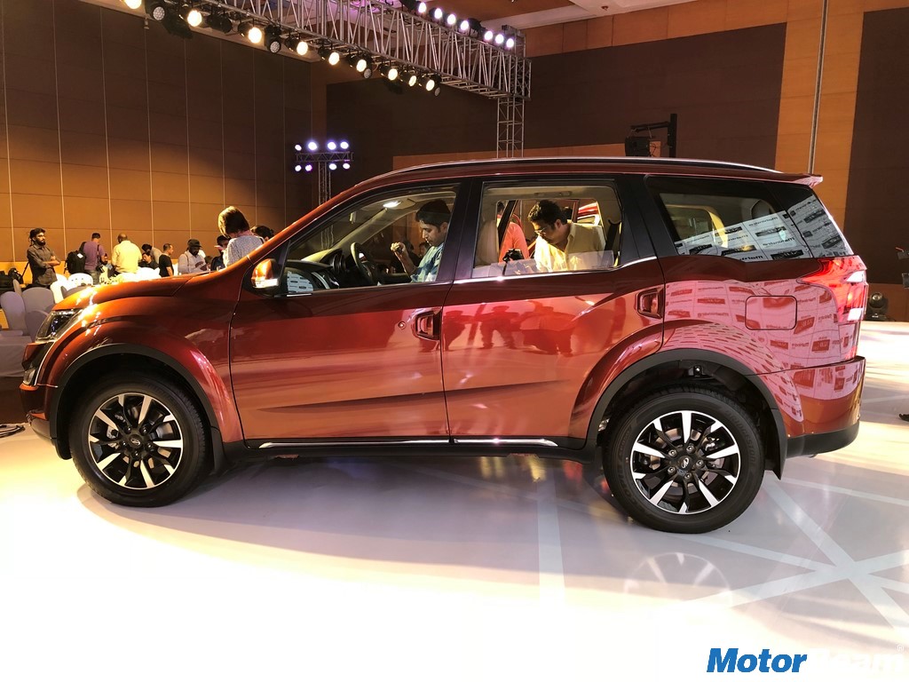 2018 Mahindra XUV500 Side Profile