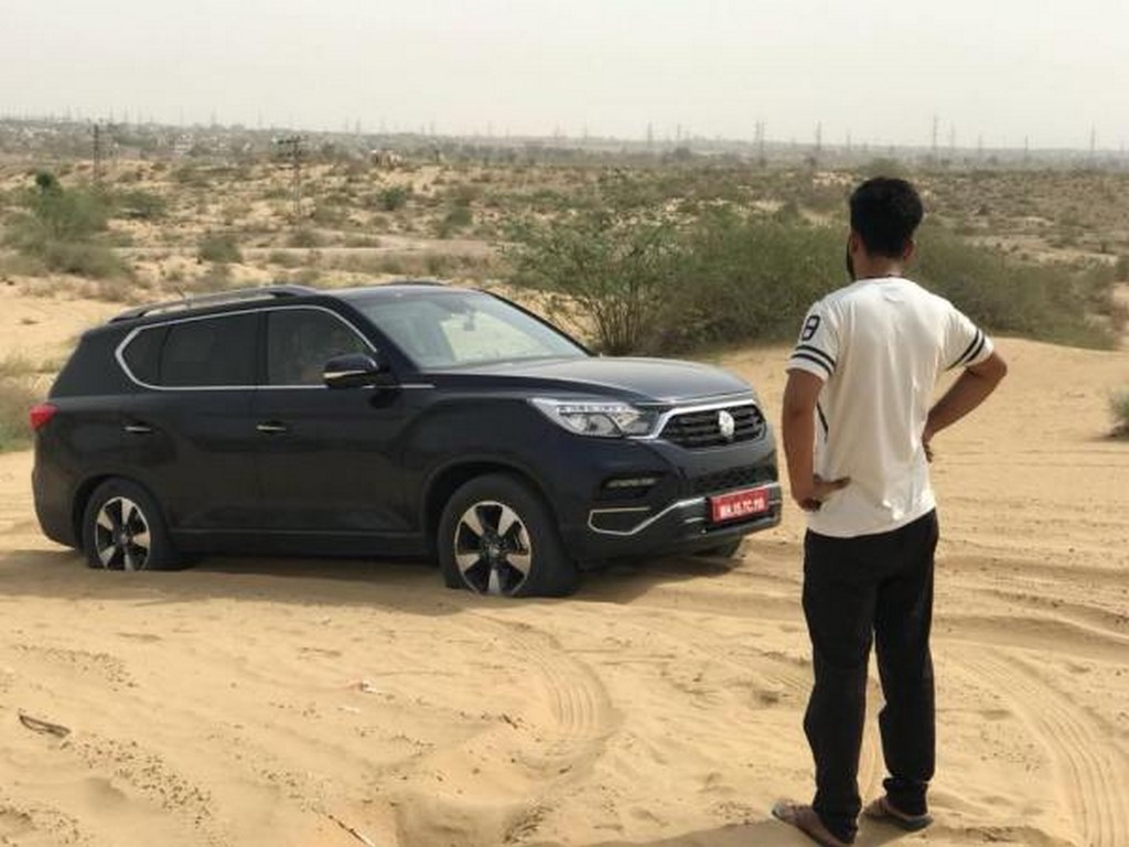 2018 Mahindra XUV700 Spotted On Test