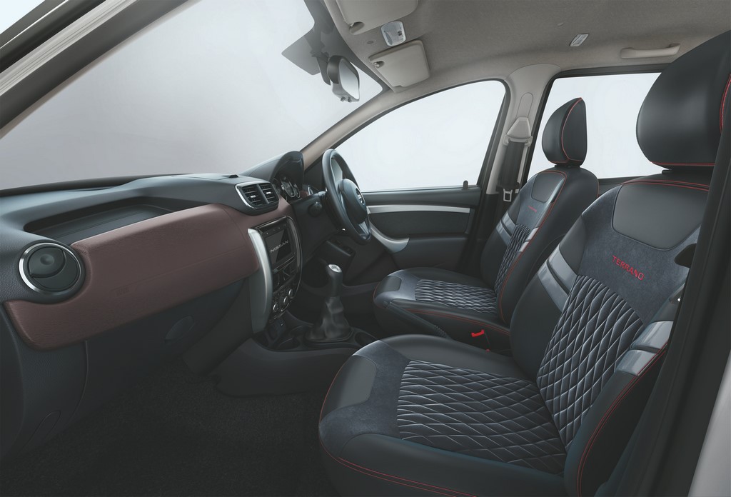 2018 Nissan Terrano SPORT Interior