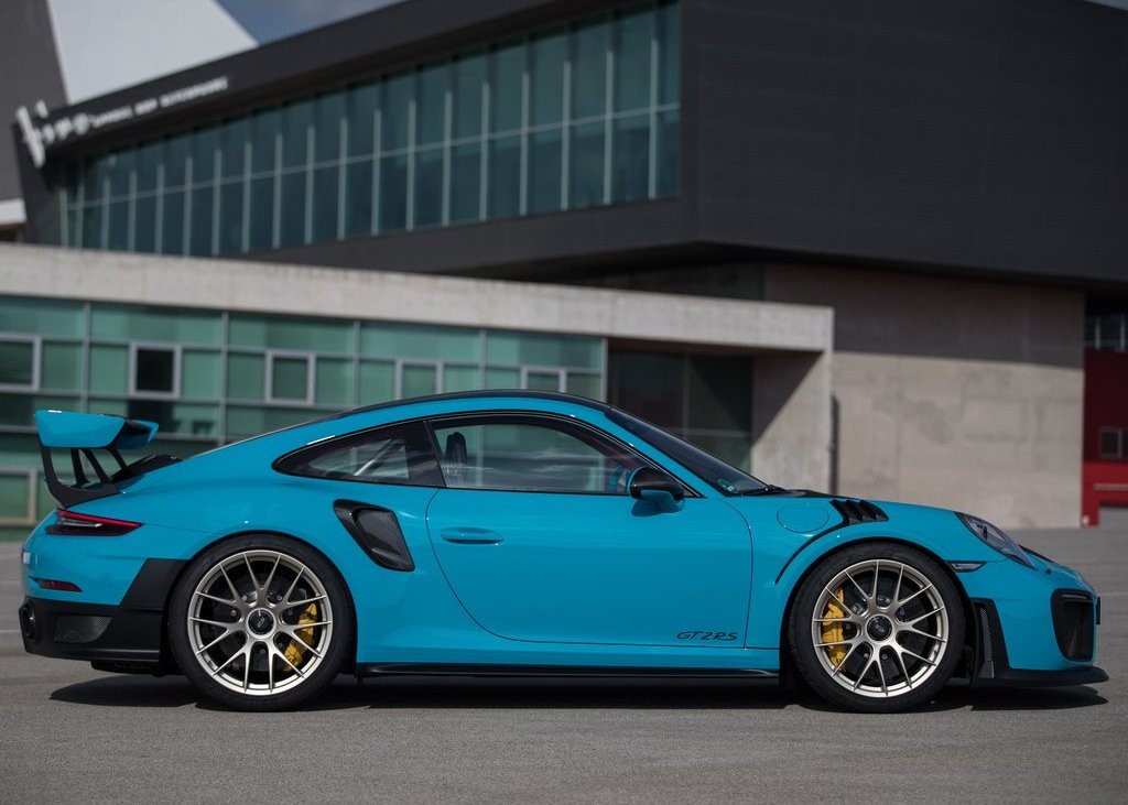 2018 Porsche GT2 RS Side Profile