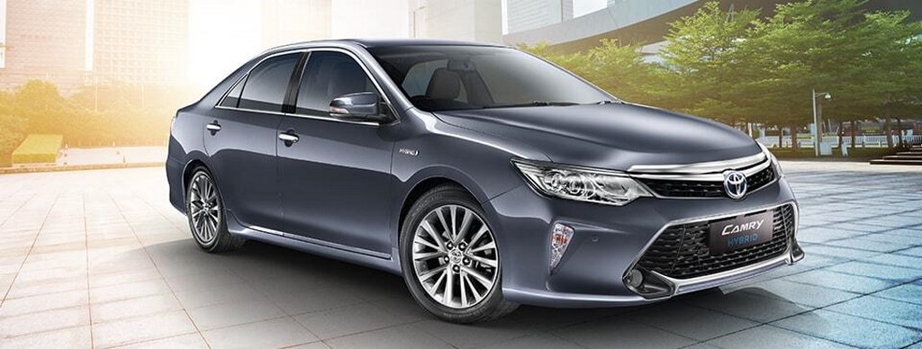2018 Toyota Camry Hybrid Front