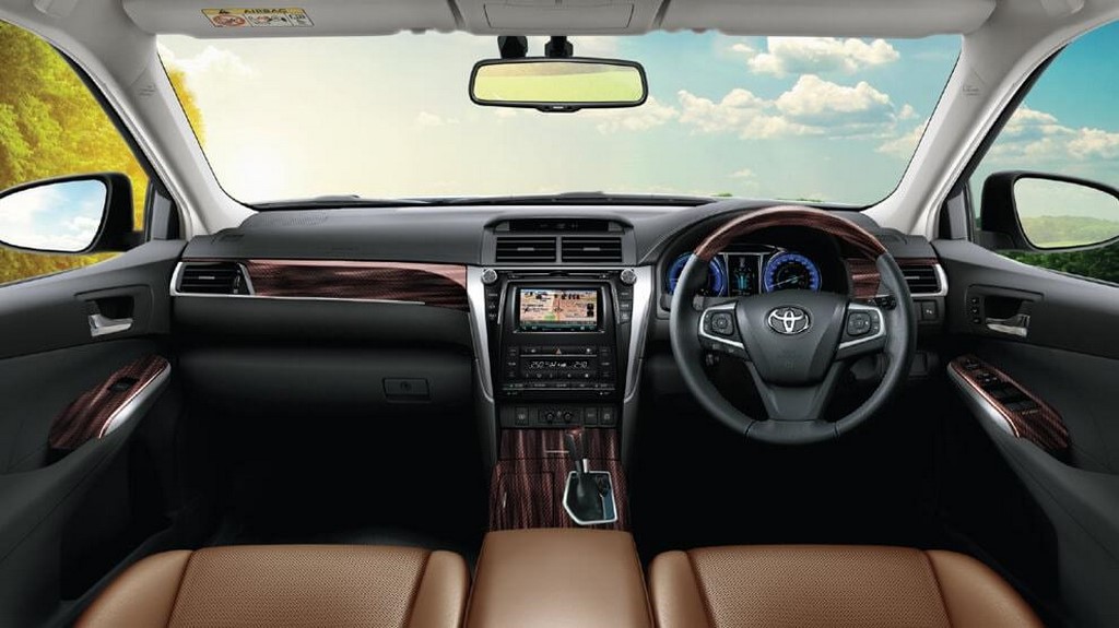 2018 Toyota Camry Hybrid Interior