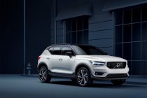 2018 Volvo XC40 Front And Side