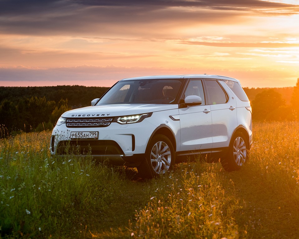 2019 Land Rover Discovery Front