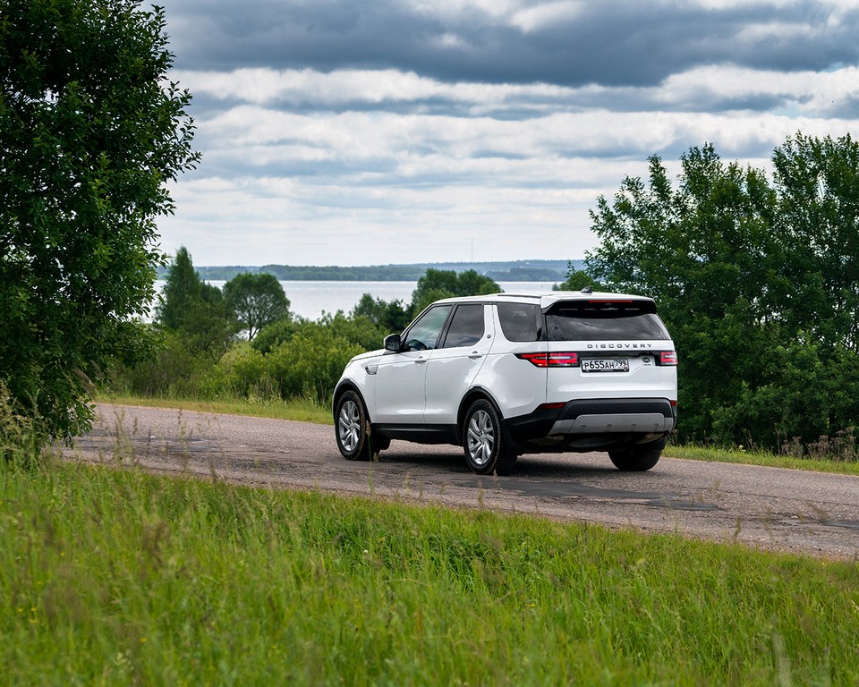 2019 Land Rover Discovery Rear
