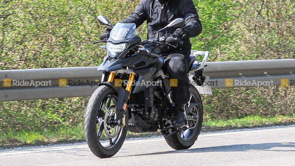 Bmw G 310 R G 310 Gs Spotted On Test Motorbeam