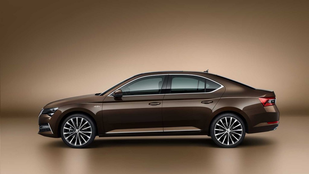 2020 Skoda Superb Facelift Side
