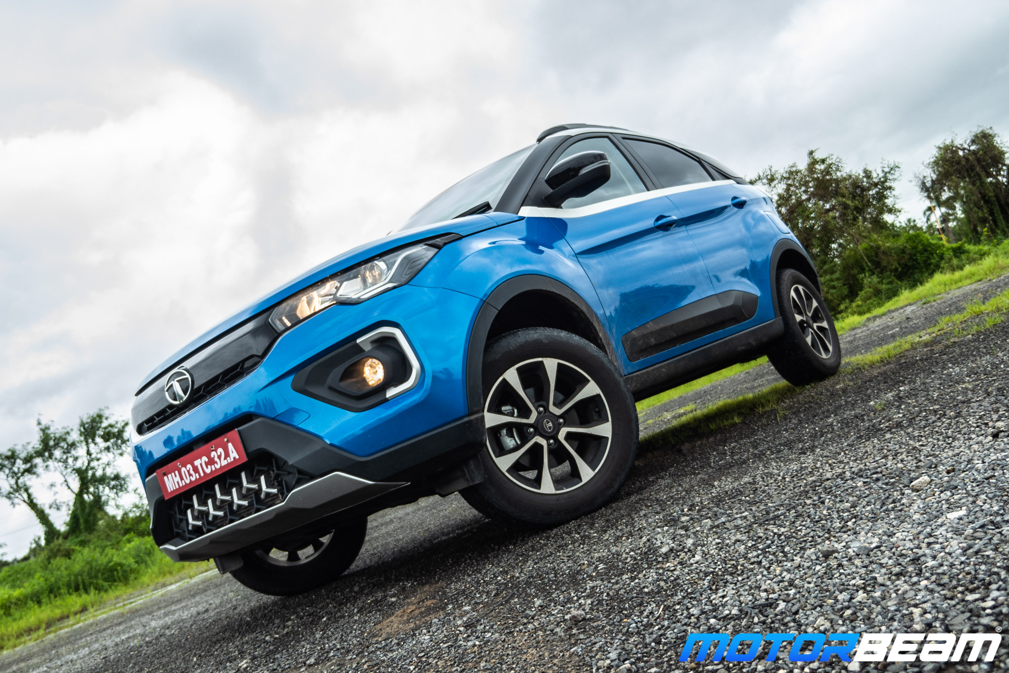 2020-Tata-Nexon-18