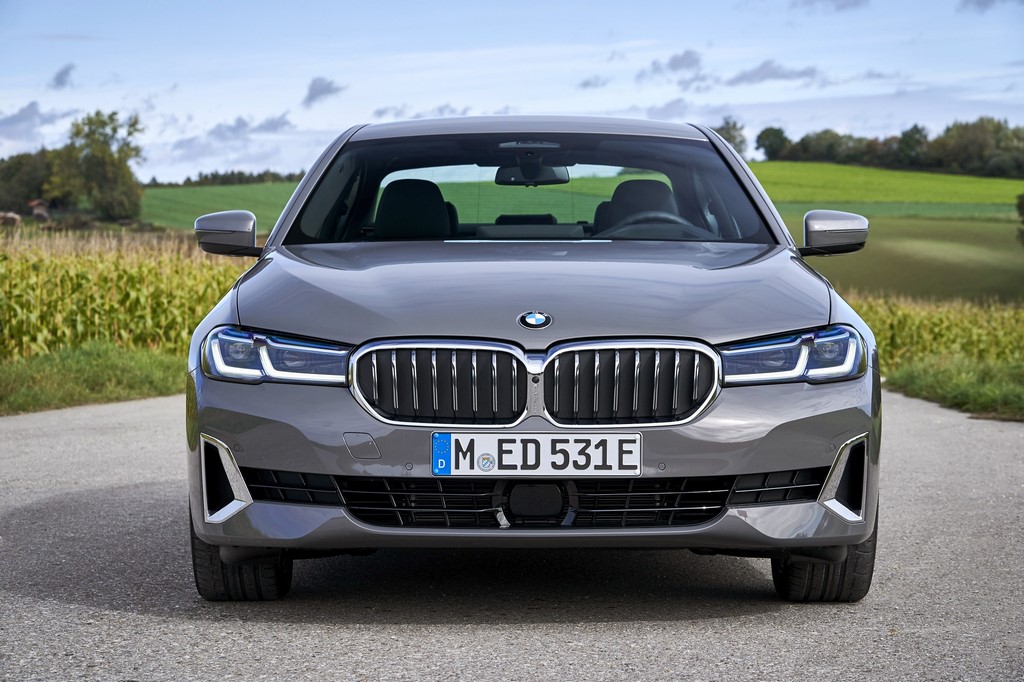 2021 BMW 5-Series Front
