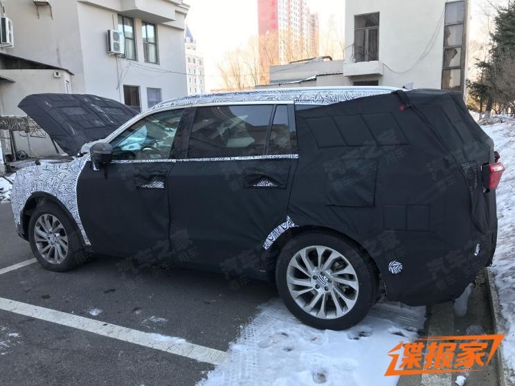 2021 Ford Endeavour Side