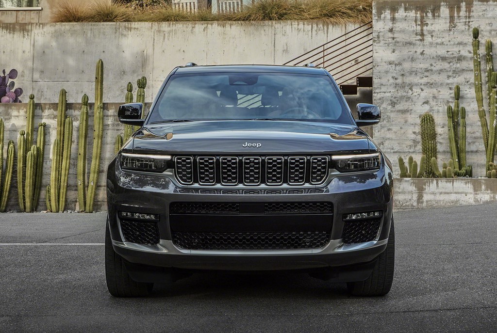 2021 Jeep Grand Cherokee L Front