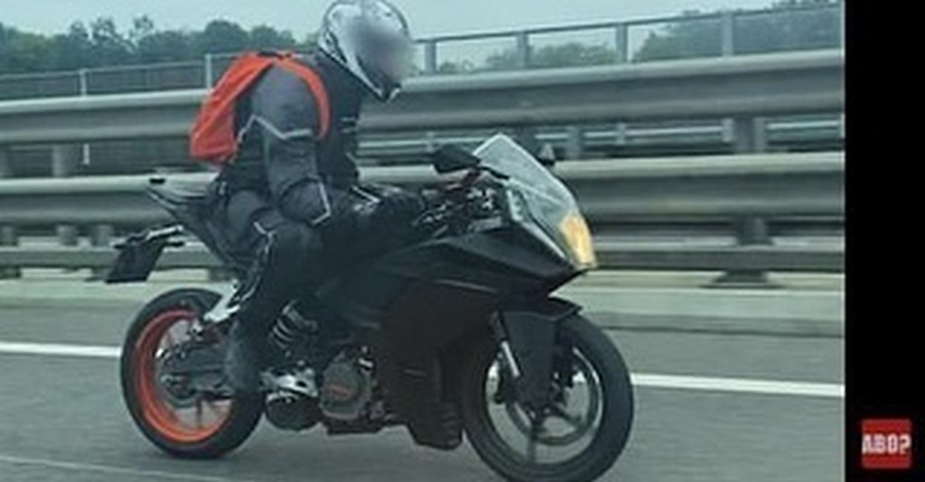 2021 KTM RC 200 Spied