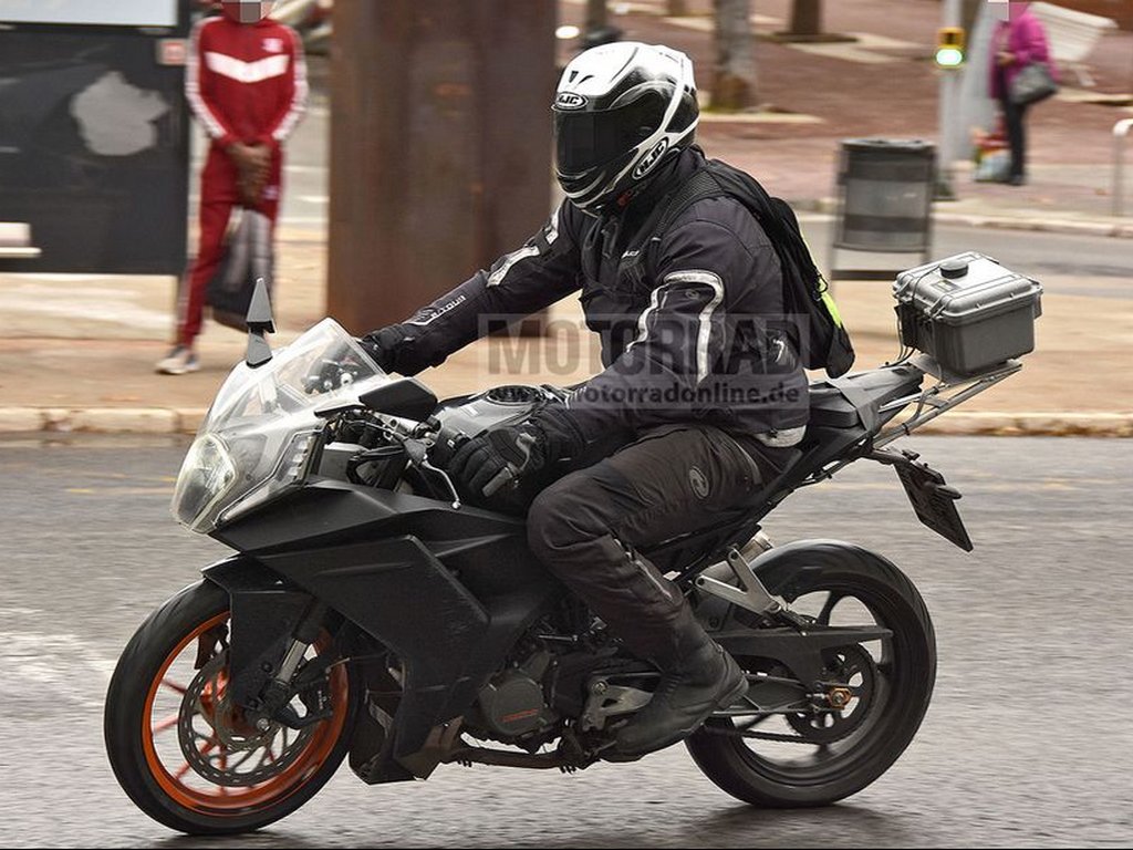 2021 KTM RC 390 Spied