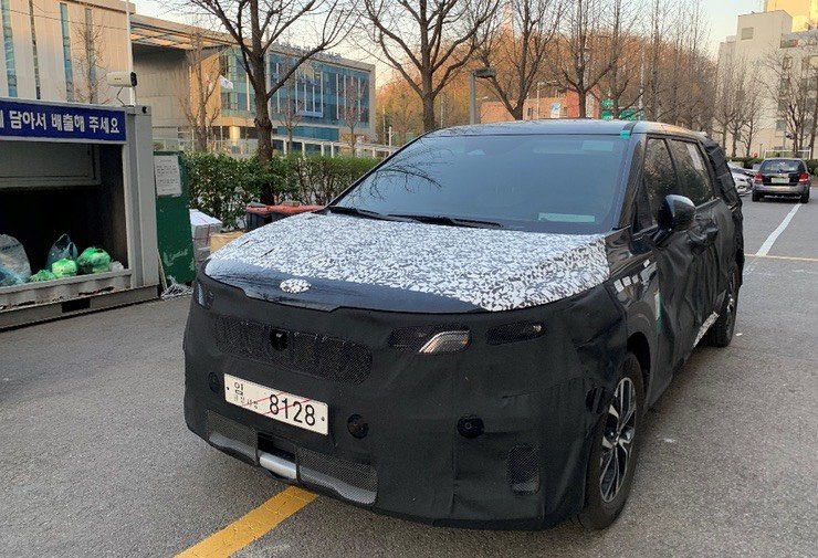 2021 Kia Carnival Spied