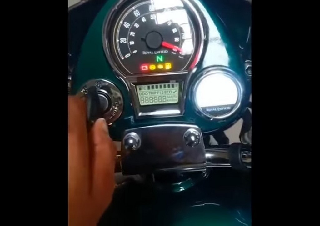 2021 Royal Enfield Classic 350 Instrument Cluster & Tripper Navigation