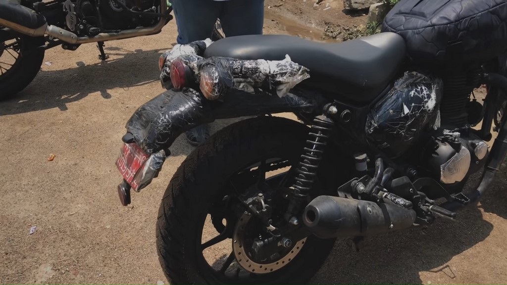 2021 Royal Enfield Hunter 350 Spied Rear