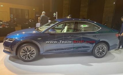 2021 Skoda Octavia Side