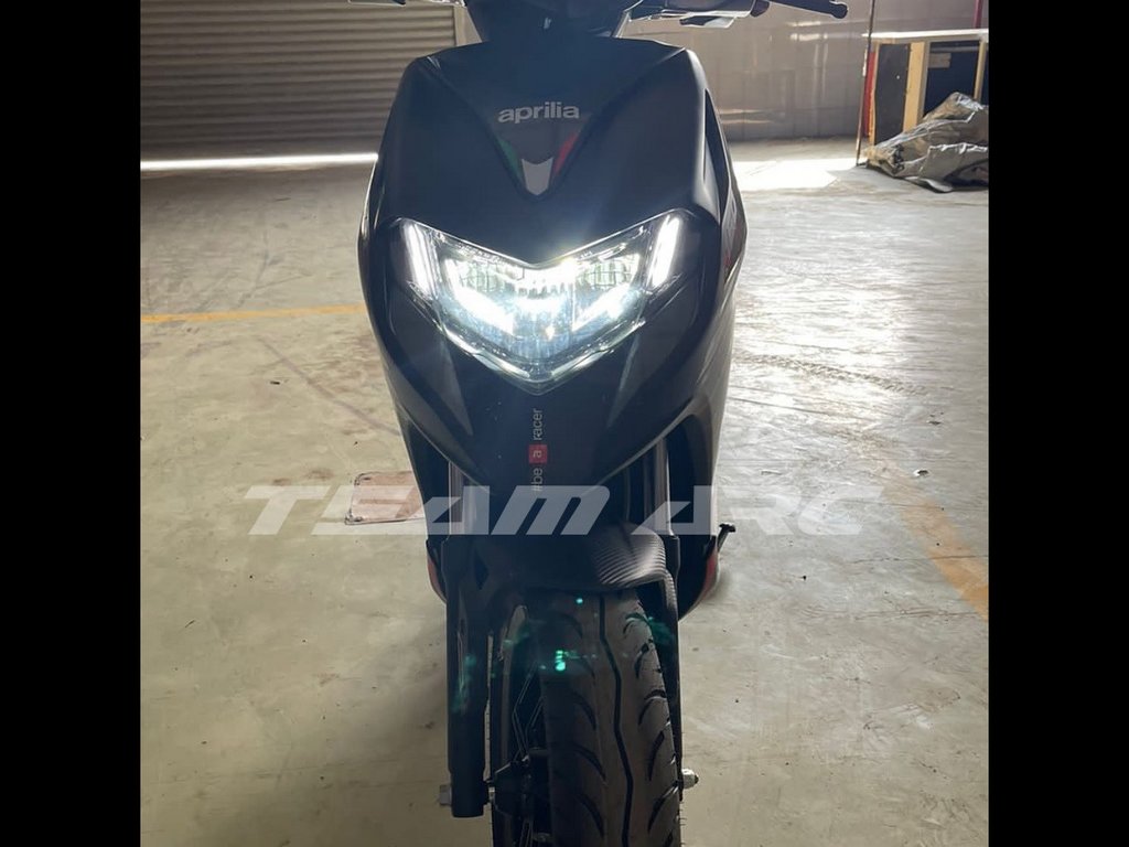 2022 Aprilia SR 160 Spotted Front