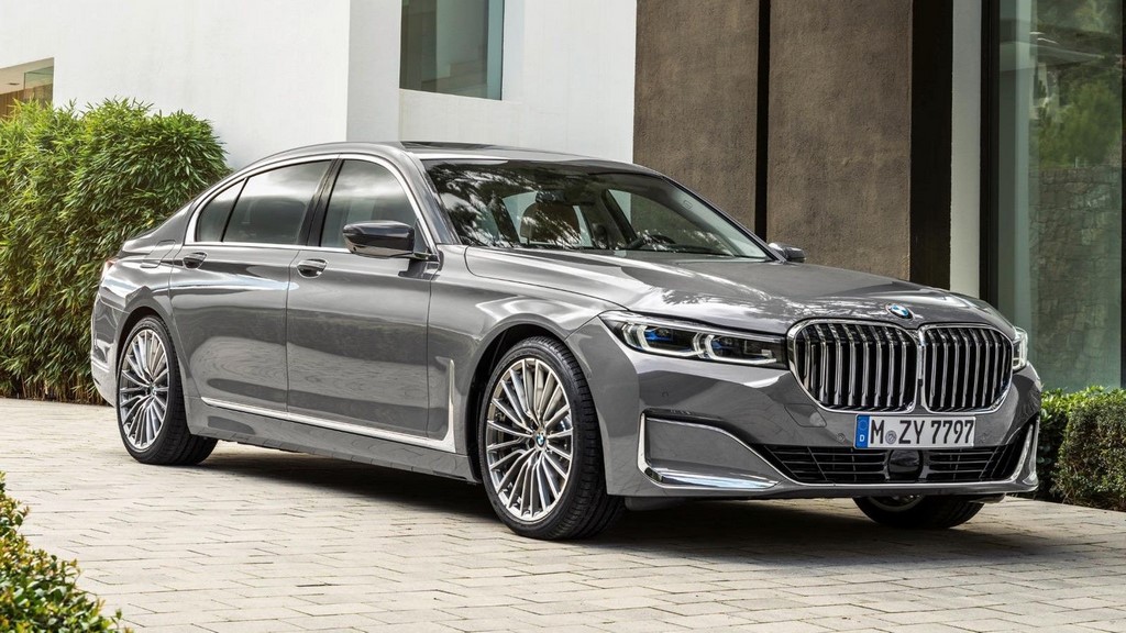 2022 BMW M760i