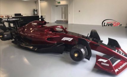 2022 F1 Race Car Side
