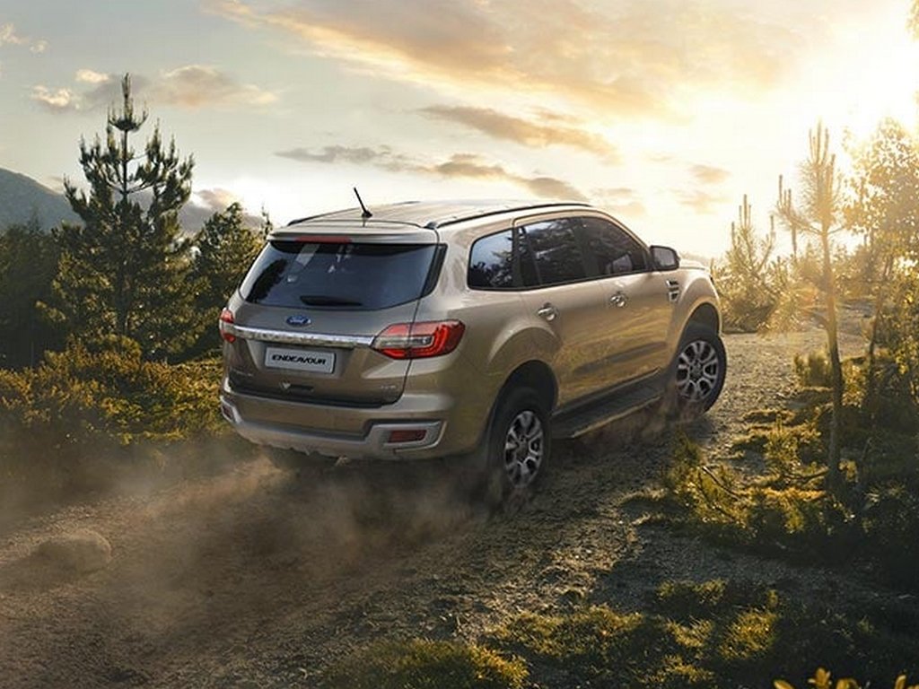 2022 Ford Endeavour Rear