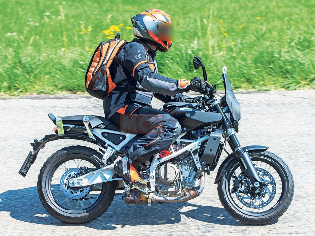 2022 Husqvarna Svartpilen 401 Spotted Side