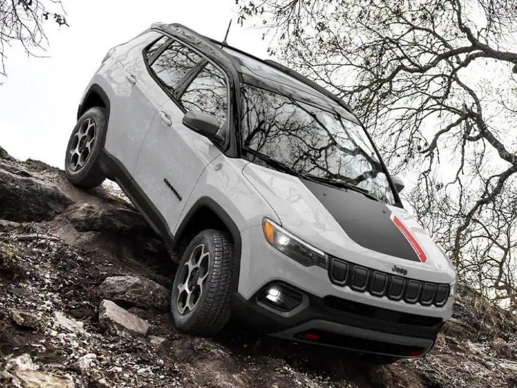 2022 Jeep Compass Trailhawk Front
