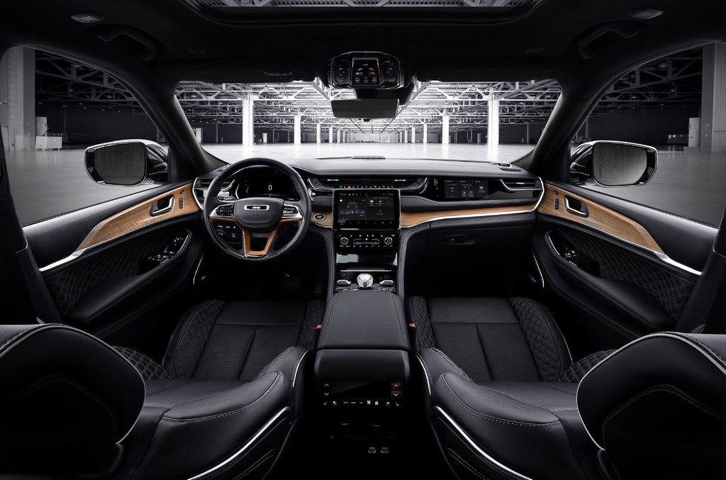 2022 Jeep Grand Cherokee Interior