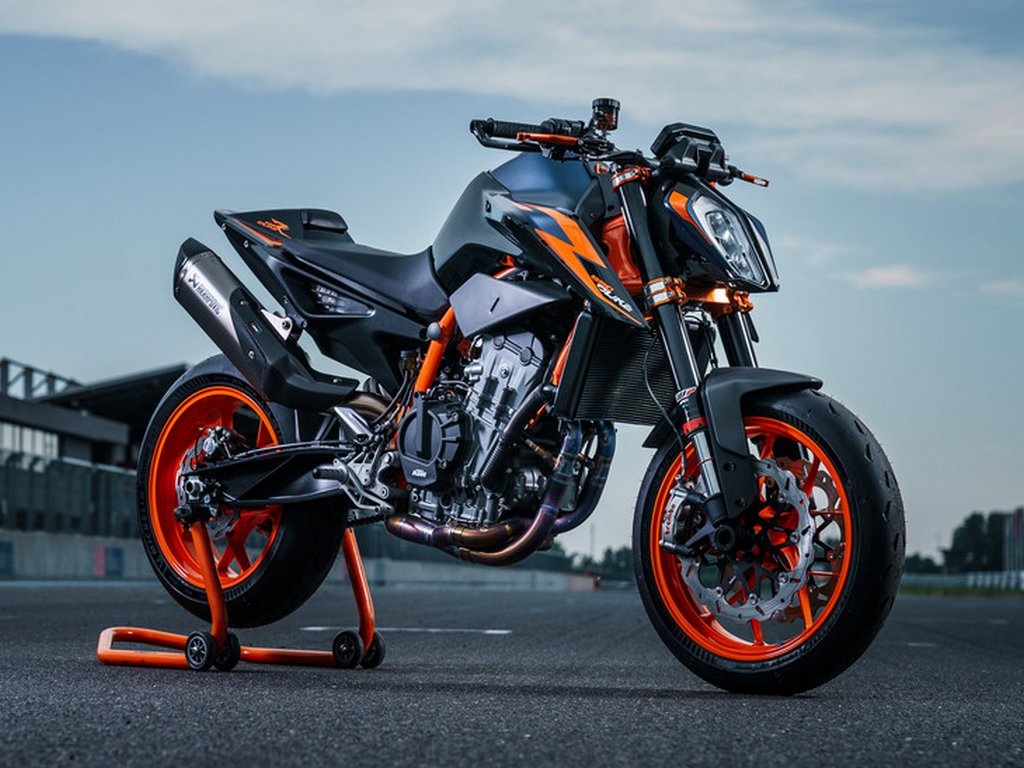 2022 KTM 890 Duke R Unveil