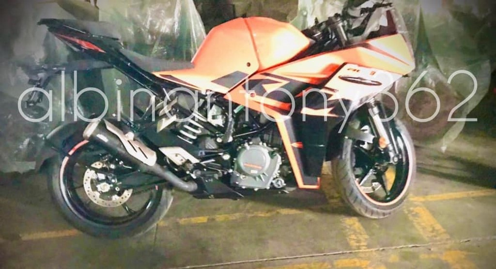 2022 KTM RC 390 Spied