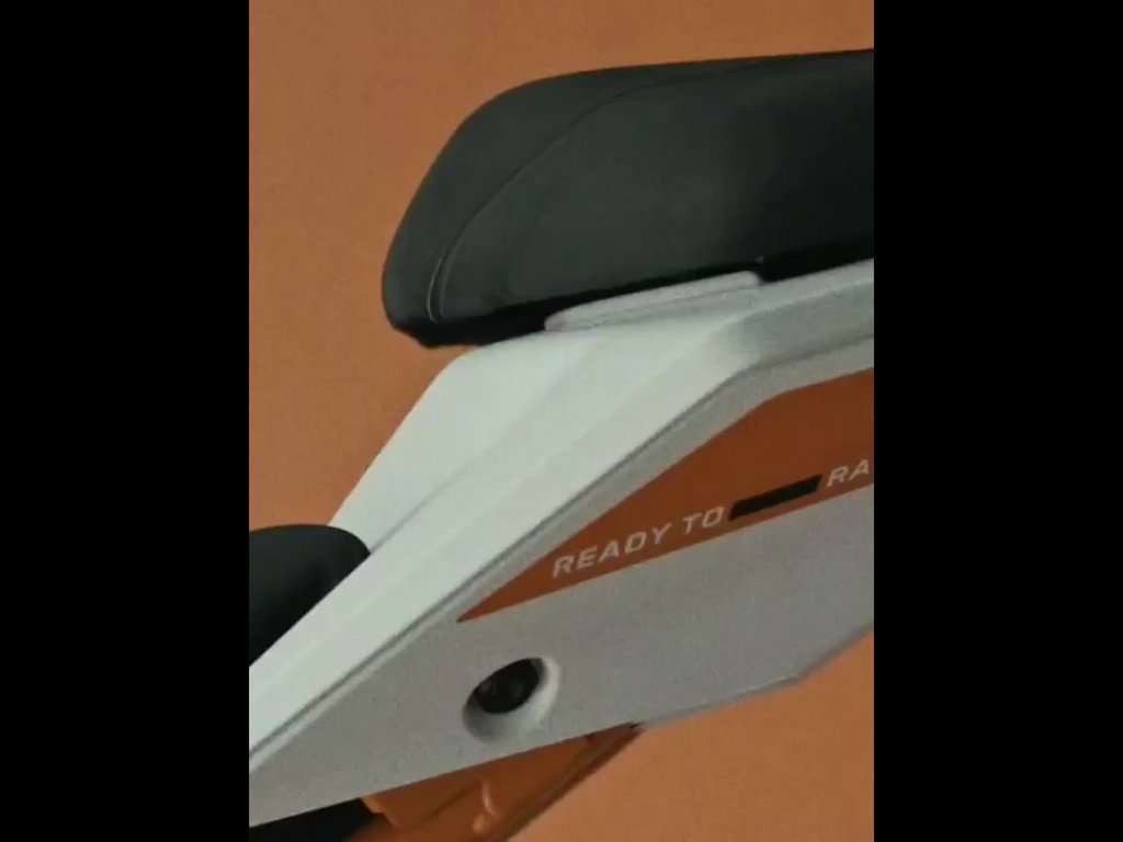 2022 KTM RC 390 Teaser Seats