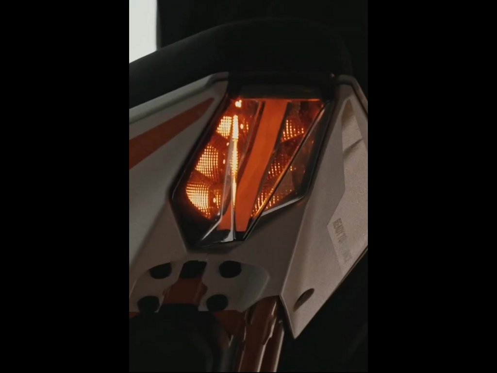 2022 KTM RC 390 Teaser