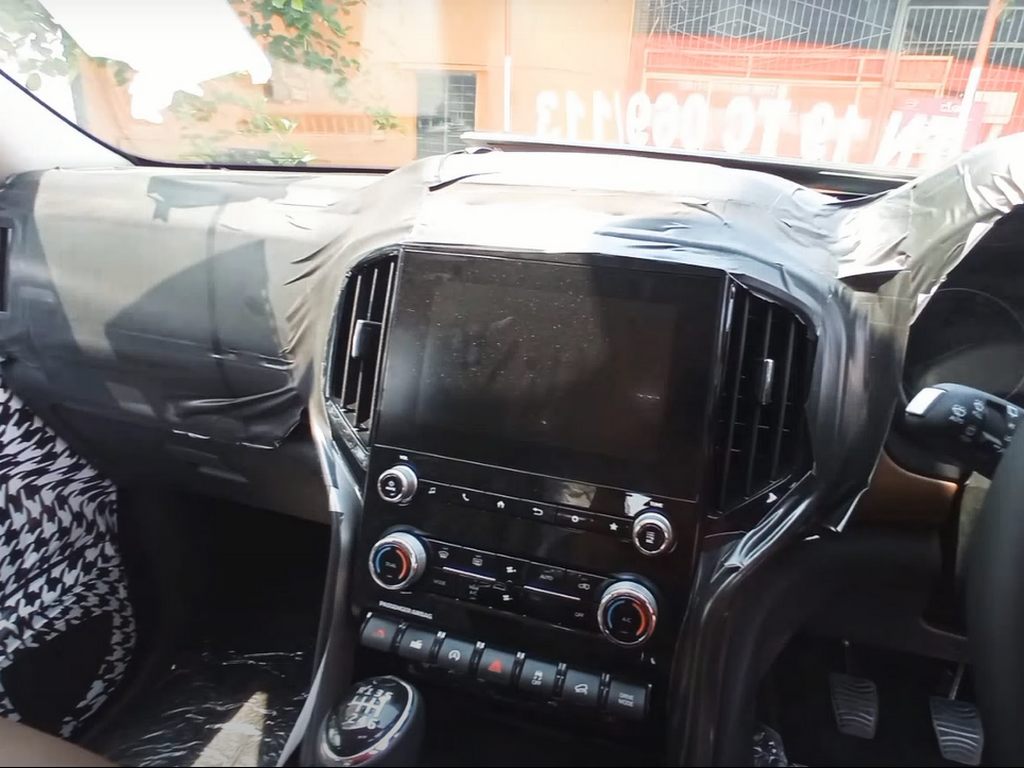 2022 Mahindra Scorpio Interiors Cluster