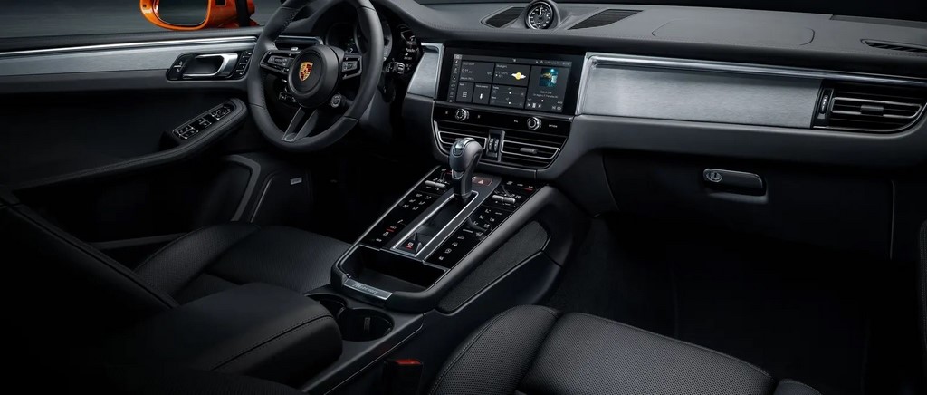 2022 Porsche Macan Interior