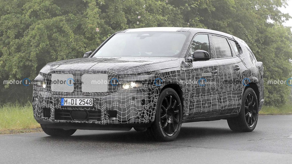 2023 BMW X8 Spied