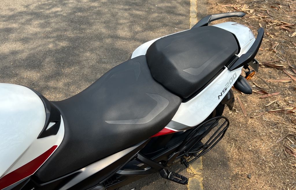 2023 Bajaj Pulsar NS200 Seat