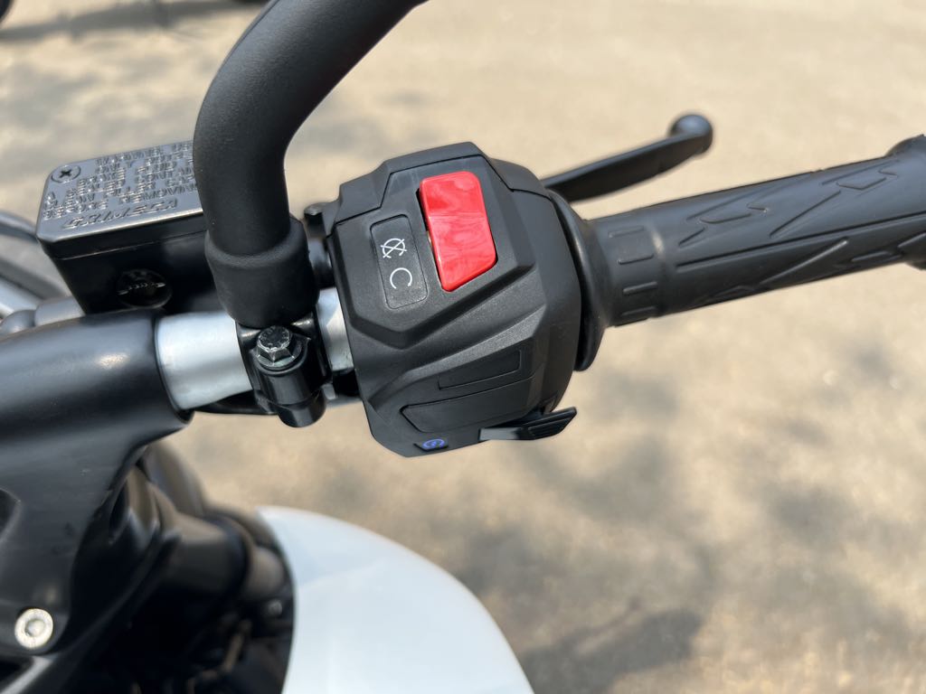 2023 Bajaj Pulsar NS200 Switches