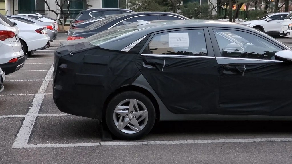 2023 Hyundai Verna Spotted Side