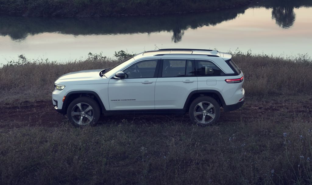 2023 Jeep Grand Cherokee Side