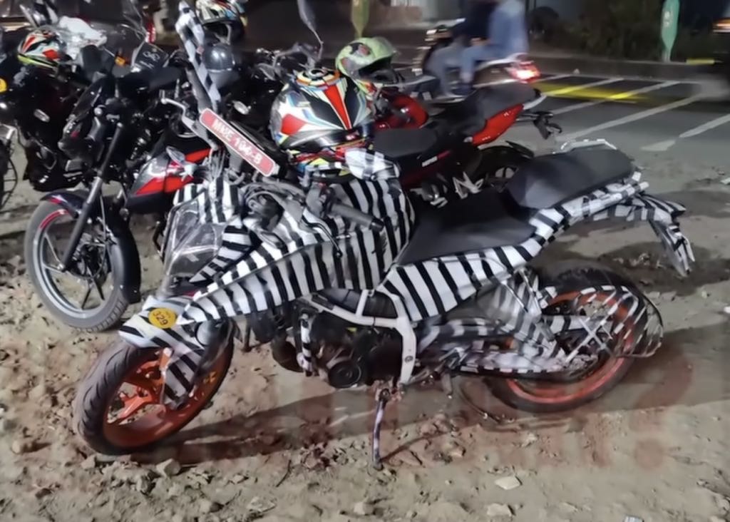 2023 KTM Duke 390 Spied